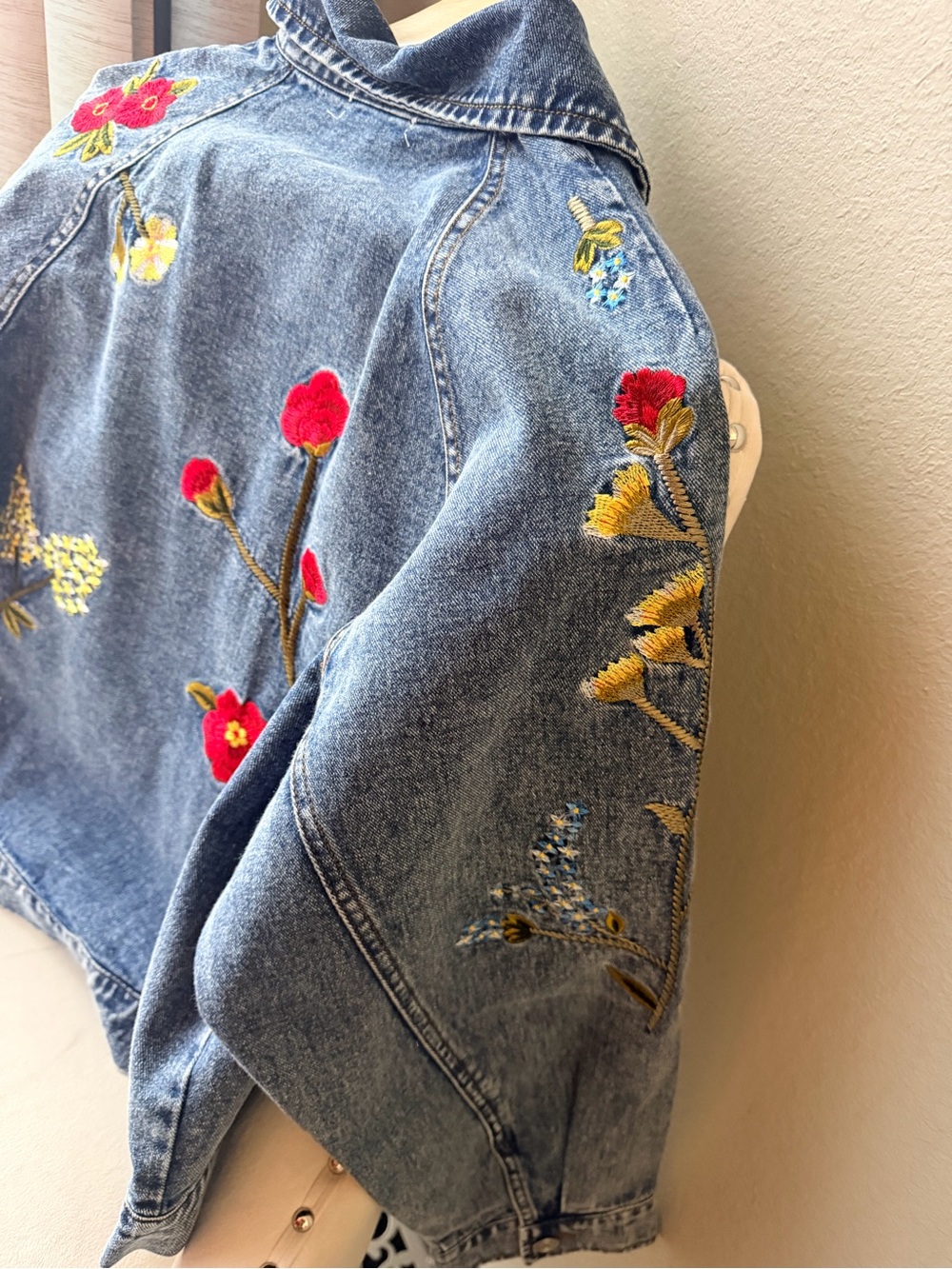Adore XL Floral Embroidered Denim Jacket Boutique Statement Piece NWT - Picture 9 of 16